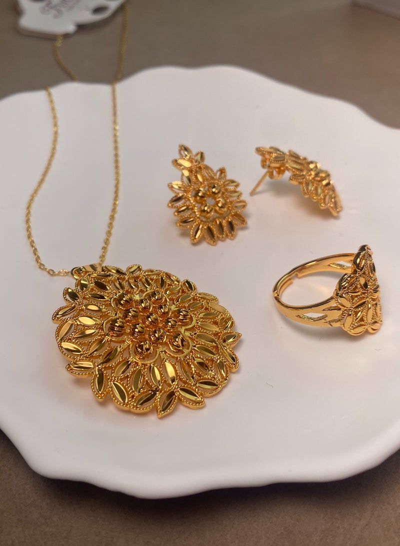 طقم نسائي مطلي بالذهب عيار ٢٢ قيراطًا: قلادة وأقراط وخاتم - عروض مميزة بمناسبة اليوم الوطني السعودي! هدايا أنيقة ومتعددة الاستخدامات لحفلات الأعياد - Image 1