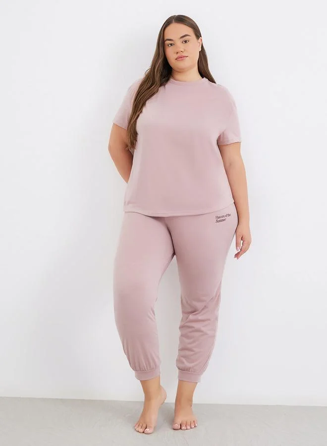 Styli Styli Plus Summer Back Graphic T-Shirt and Slogan Cuffed Pyjama Set