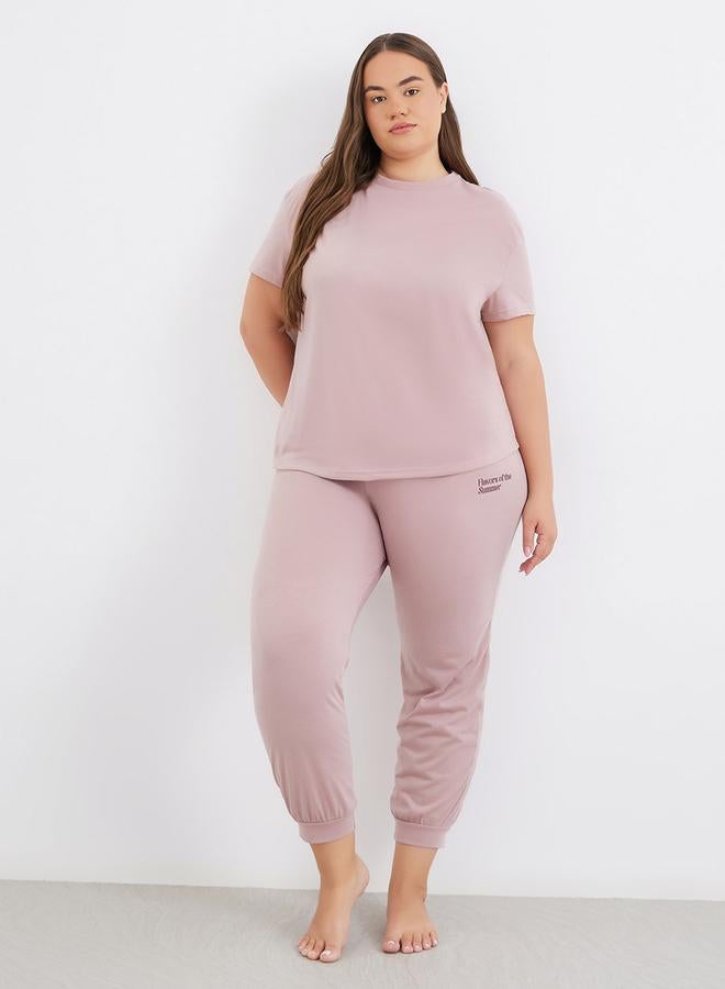 Styli Plus Summer Back Graphic T-Shirt and Slogan Cuffed Pyjama Set - Image 2