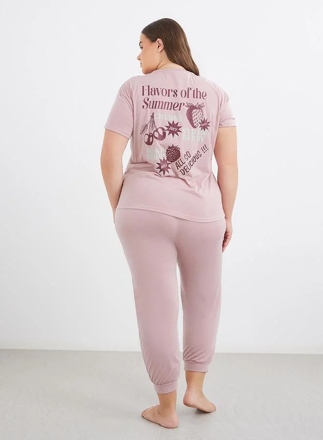 Styli Styli Plus Summer Back Graphic T-Shirt and Slogan Cuffed Pyjama Set