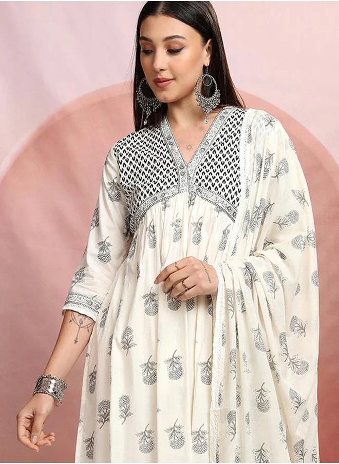 فيشود Women Black Printed Cotton Kurta Set by Styli