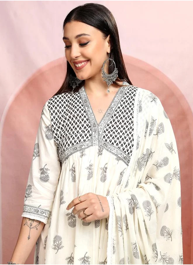 فيشود Women Black Printed Cotton Kurta Set by Styli