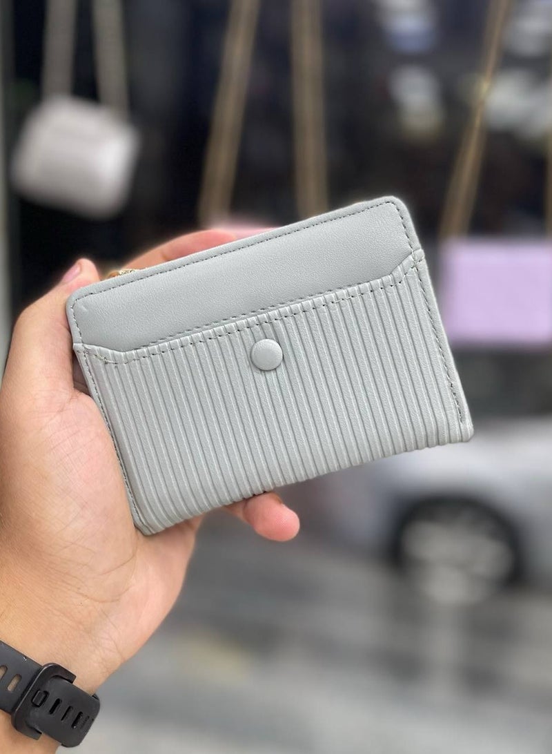 كوتش اوت ليت محفظة مبطنة بقفل إغلاق - Image 1