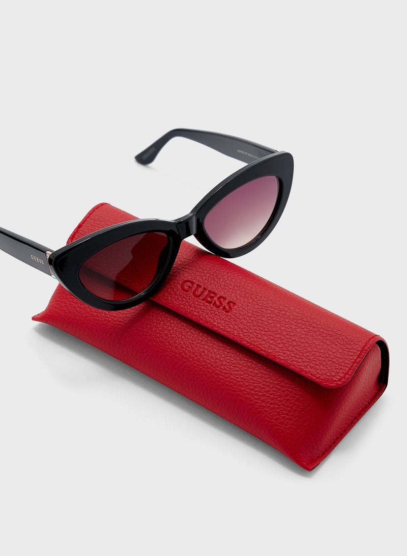 GUESS Oversized Sunglasses - Image 4