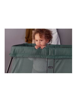 BABYBJORN سرير سفر باللون الأخضر الداكن الفاتح  - Image 5