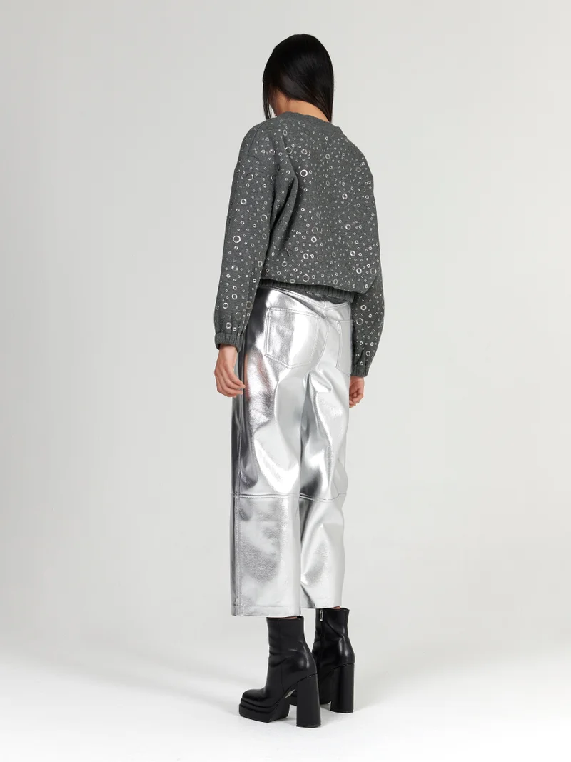 ليم كنزة مزينة بتفاصيل معدنية