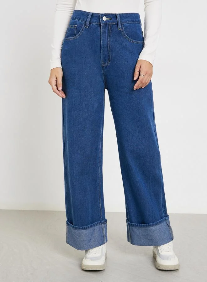 ستايلي جينز بأرجل واسعة وخصر عالي