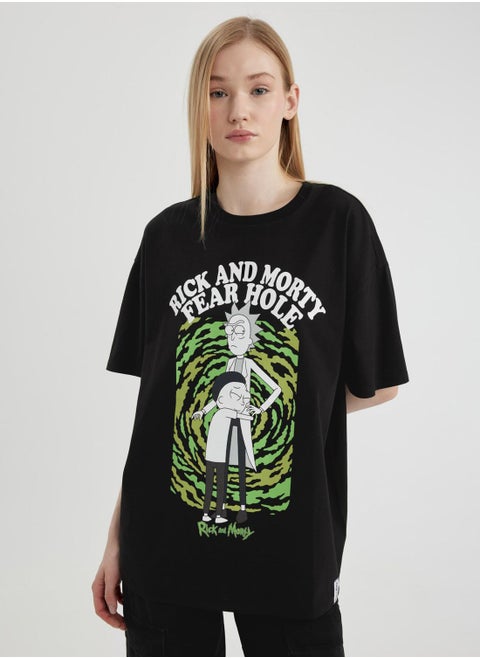 Oversize Fit Rick And Morty Licensed Printed Short