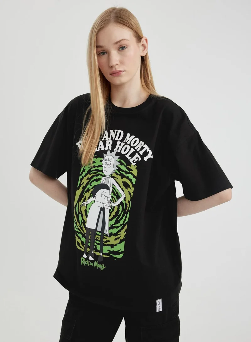 DeFacto Oversize Fit Rick And Morty Licensed Printed Short