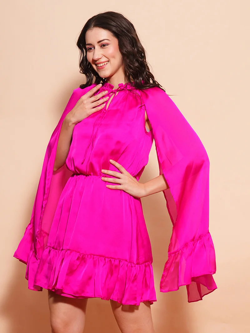 جلو باص فستان جلوبس نسائي بياقة مربوطة وأكمام كاب بقصة واسعة من الكريب