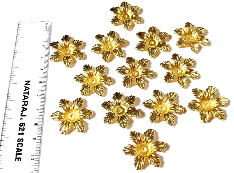Get-Set-Go! Golden Color (100pcs) Flat Flowers Plastic Beads for Jewellery Making, Arts and Crafts Work, Necklace, Bracelet Earring DIY Kit (Flower Flat Gold)  - Image 1