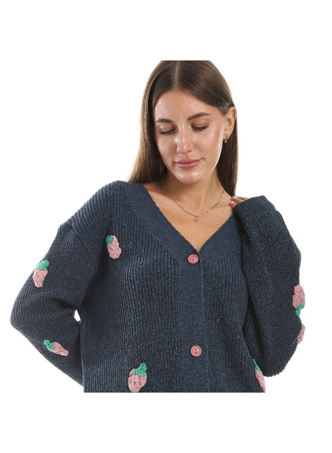 سيزار كارديجان صوف حريمي قصير  مزين بفراولات صوف  وزراير من الأمام - Image 5