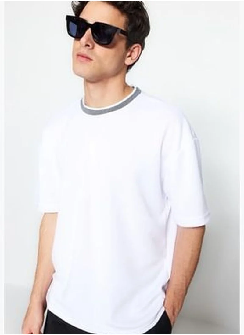 trendyol Limited Edition White Men's Relaxed Crew Neck Short Sleeve T-Shirt TMNSS23TS00079