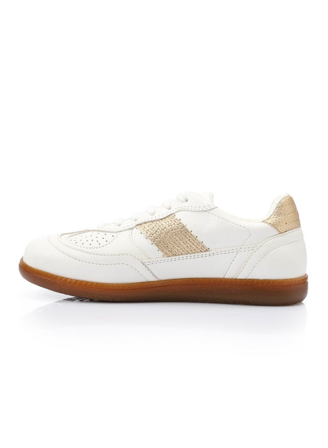 مستر.جو حذاء رياضي نسائي من الجلد الصناعي باللونين الأبيض والذهبي من مستر جو 3035 - Image 4