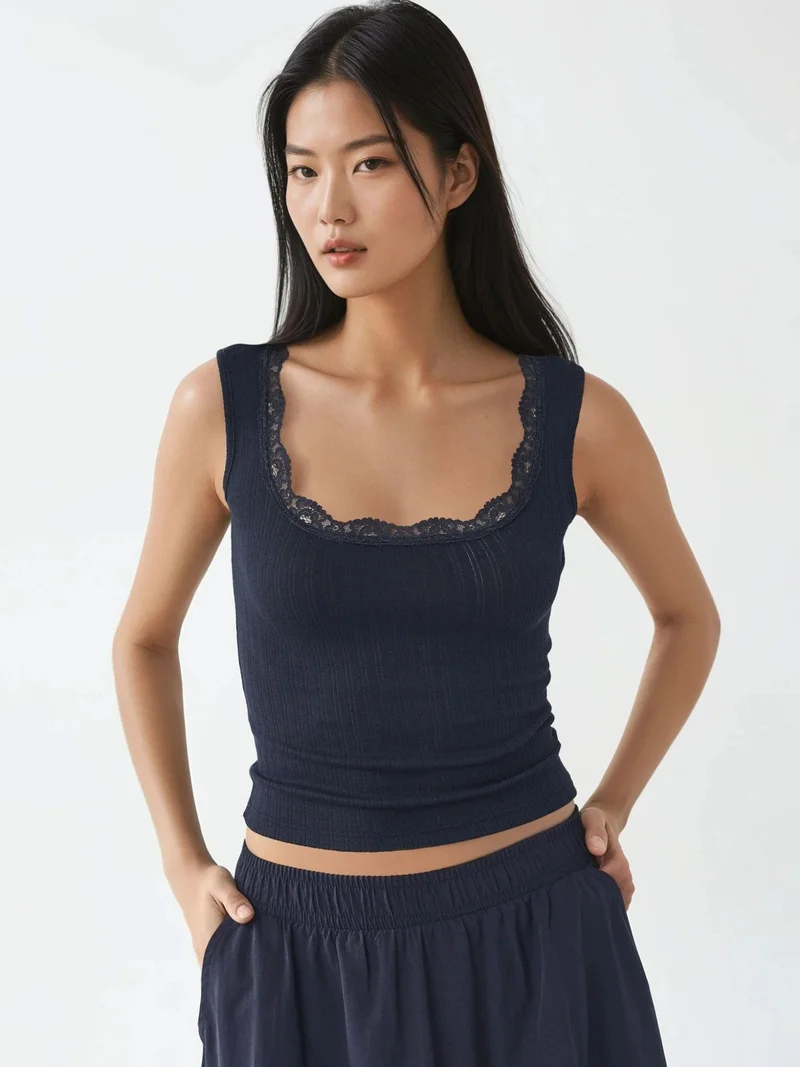 بوسيم بلوزة بدون أكمام بياقة على شكل حرف  وتفاصيل دانتيل من