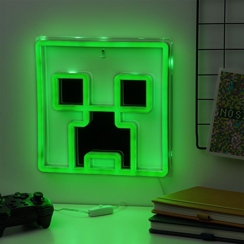 Paladone Creeper Iconic LED Wall-Mountable Light Officially Licensed Minecraft Room Decor for Boys and Girls, Gamer Night Light in Vibrant Green - Image 3