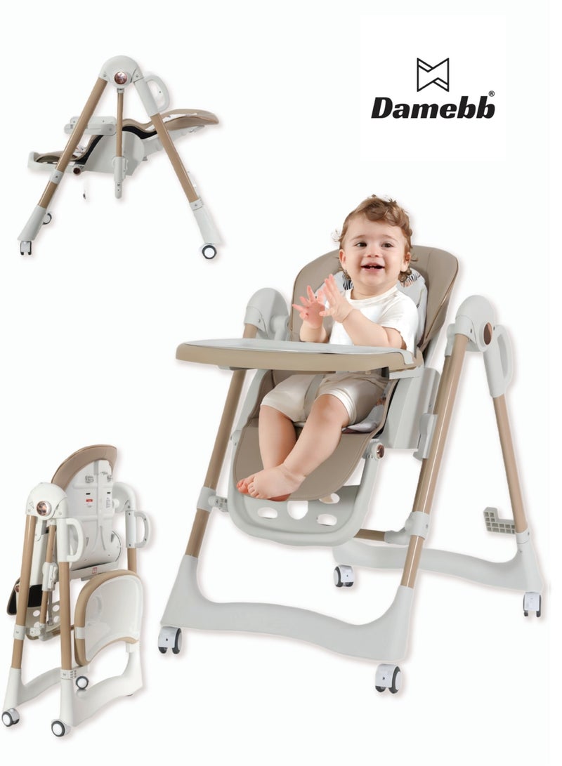 دَمِبّ كرسي طعام للأطفال من سن الرضاعة حتى 6 سنوات | قابل للتعديل على 5 ارتفاعات وقابل للطي، مزود بعجلات وصينيتين مزدوجتين، مسند ظهر قابل للإمالة بـ 4 وضعيات، ومسند قدم بـ 3 مراحل، وحزام أمان بـ 5 نقاط | مقبض دفع مريح، آمن ومريح – بني - Image 1