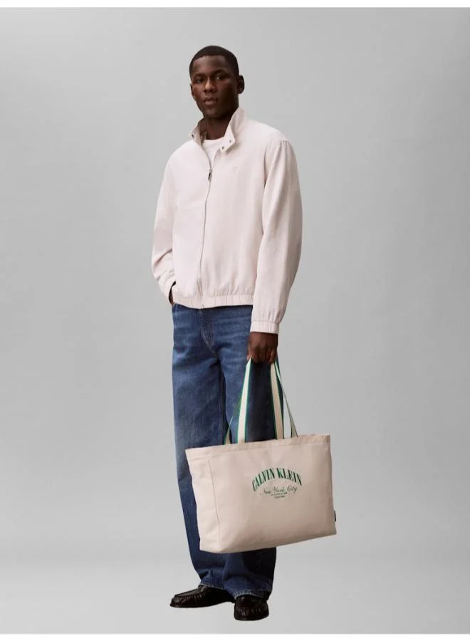 كالفن كلاين حقيبة توت برسومات كبسولة