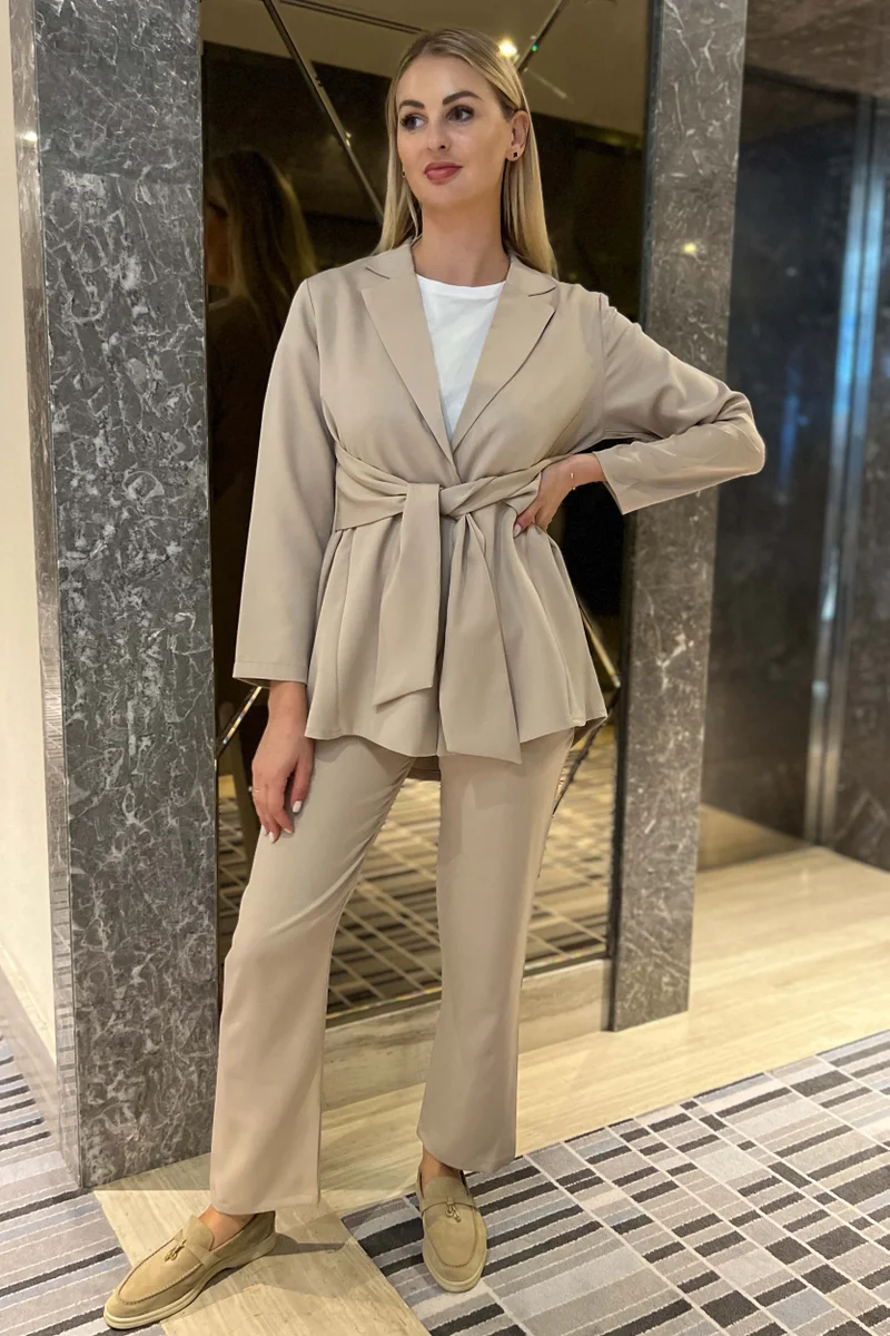 Moistreet Tie Detailed Barbie Crepe Fabric Blazer And Pants Set