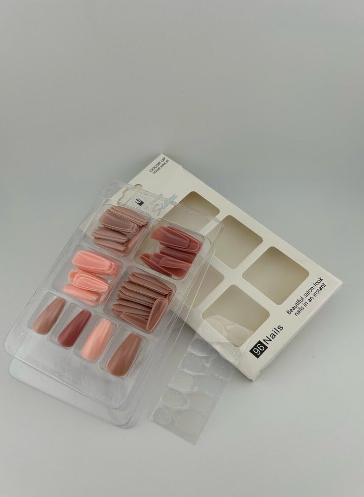 أظافر صناعية ناعمة بألوان طبيعية وتصميم أنيق يضاهي الصالون