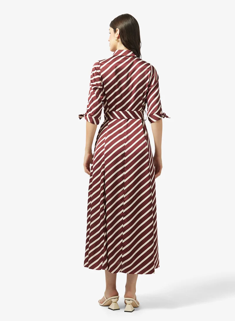 ستايل تشيت فستان ماكسي مخطط بتفاصيل ربطة عنق