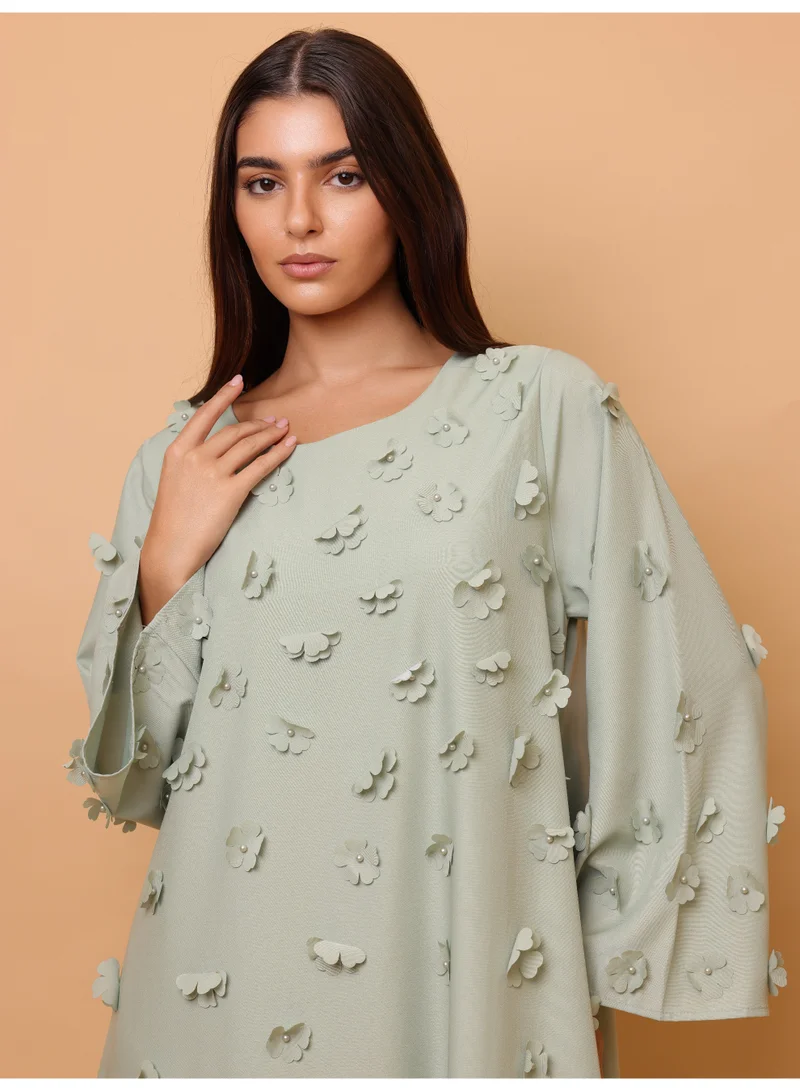 اكسا جلابية أنيقة بزخارف زهور ثلاثية الأبعاد خضراء