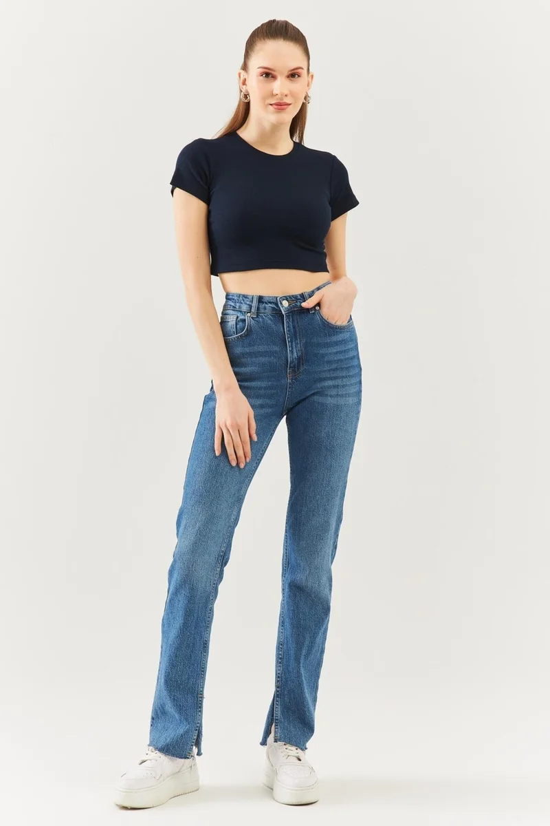 بوتيكجيز Lacivert Kısa Kol Bisiklet Yaka Vücuda Oturan %100 Pamuklu Kaşkorse Esnek Crop Bluz