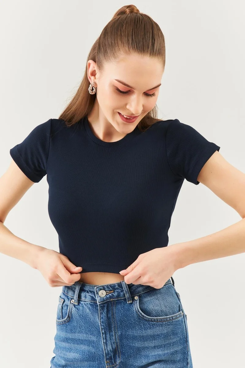 بوتيكجيز Lacivert Kısa Kol Bisiklet Yaka Vücuda Oturan %100 Pamuklu Kaşkorse Esnek Crop Bluz