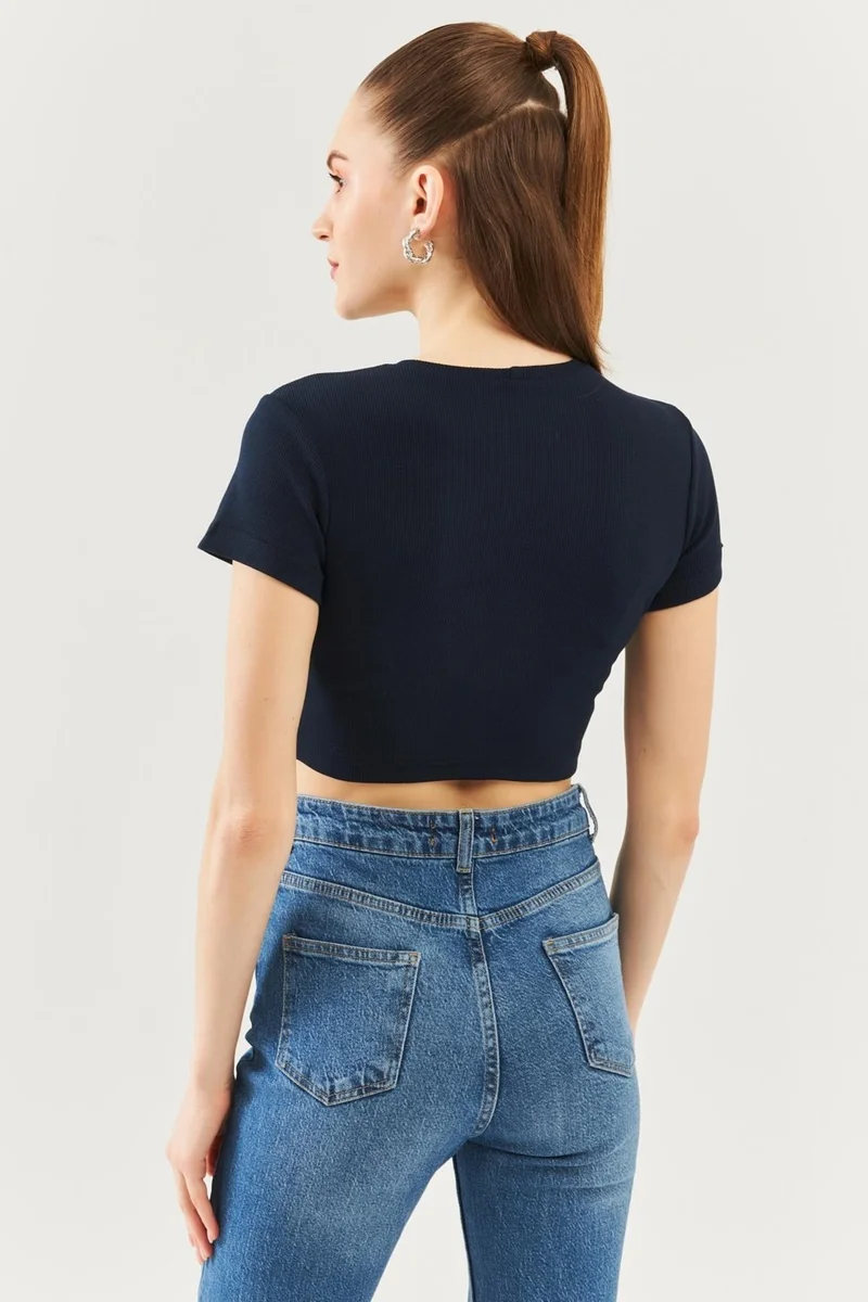 بوتيكجيز Lacivert Kısa Kol Bisiklet Yaka Vücuda Oturan %100 Pamuklu Kaşkorse Esnek Crop Bluz