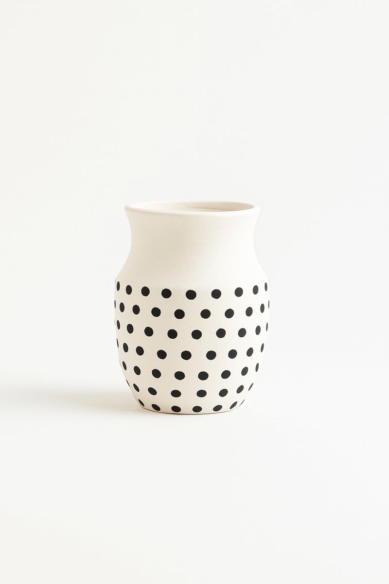 ماريا هومز مزهرية خزفية بيضاء طبيعية مع نقاط سوداء – مزهرية زخرفية بفم منحني - Image 5