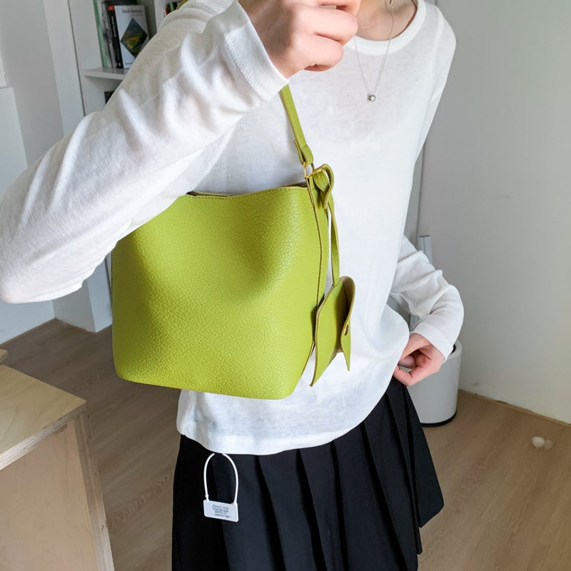 Retro Bucket Bag For Women Fashion Pebbled Pattern Large Capacity Commuter Shoulder Bag Fashionable Literary Mother-In-Law Bag - Image 3
