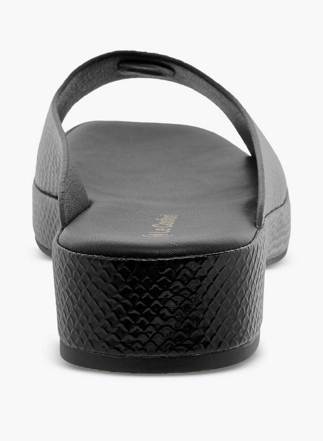 Le Confort Women's Textured Slip-On Comfort Sandals - Image 5