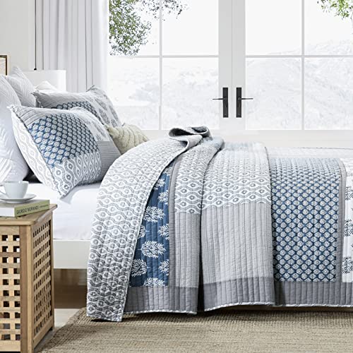 KALOOLA Patchwork Quilt Bedding Set Queen Size, 100% Cotton Lightweight Quilted Bedspread with 2 Pillowcases, Farmhouse Reversible Floral Pattern Coverlet for All Season, 3 Pieces, Blue/Grey - Image 3