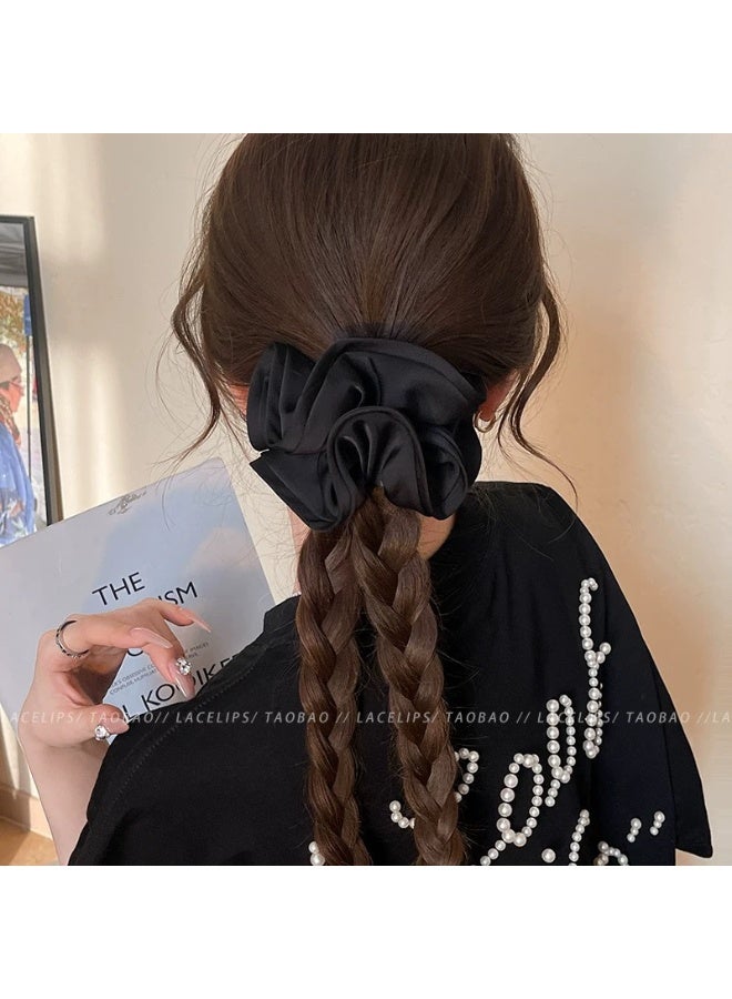 ربطات شعر سكرانشي ساتان أسود كبيرة الحجم بحافة مكشكشة مطوية، عبوة من 2 - Image 2