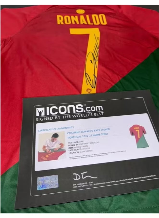 آيكونز قميص منتخب البرتغال موقع من كريستيانو رونالدو - تذكار معتمد عالميًا - Image 3