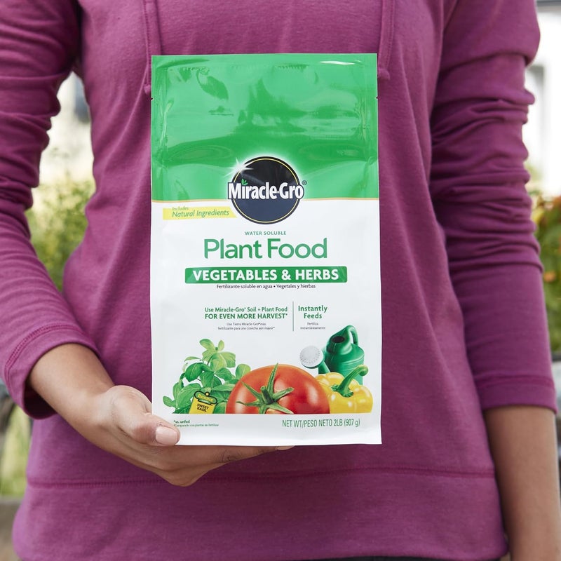 Miracle-Gro طعام نباتي قابل للذوبان في الماء من ميراكيل-جرو للخضروات والأعشاب (2lbs) - Image 3