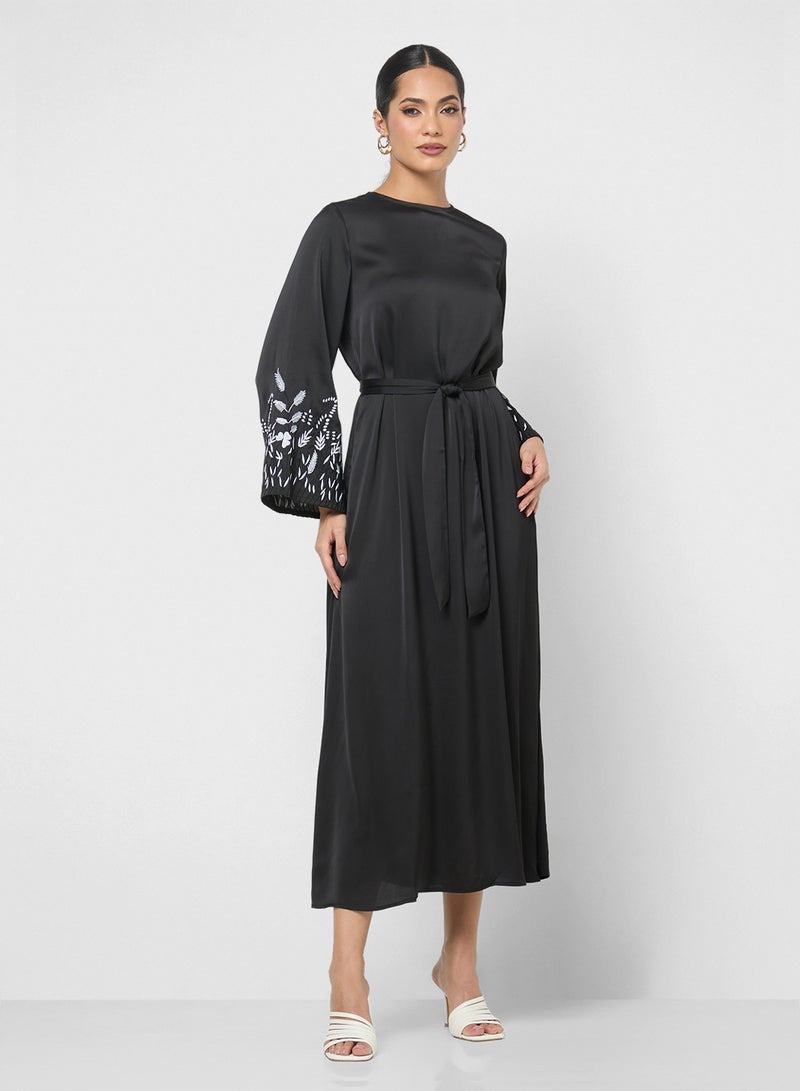 Khizana Abaya With Patterned Sleeves - Image 4