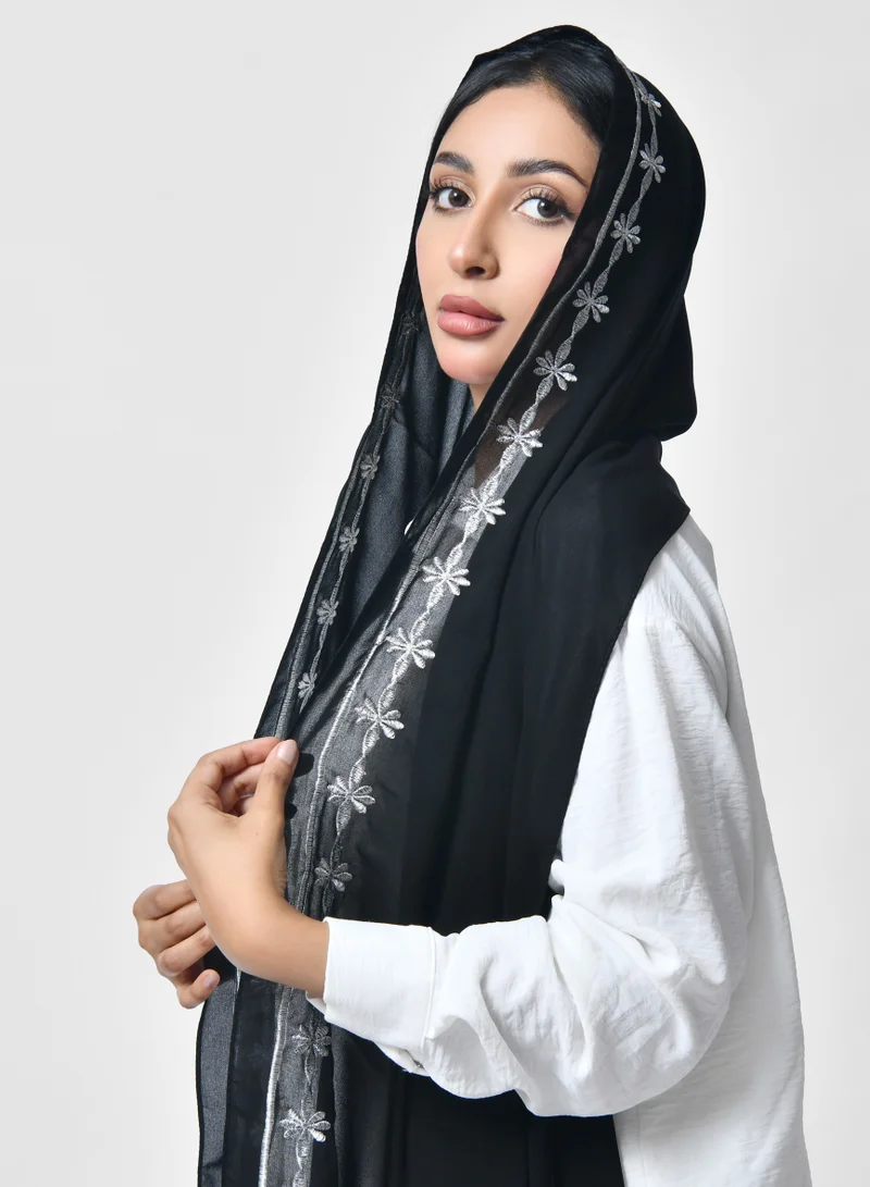 عبايات حوراء طرحة سوداء بتطريز فضي زاهي