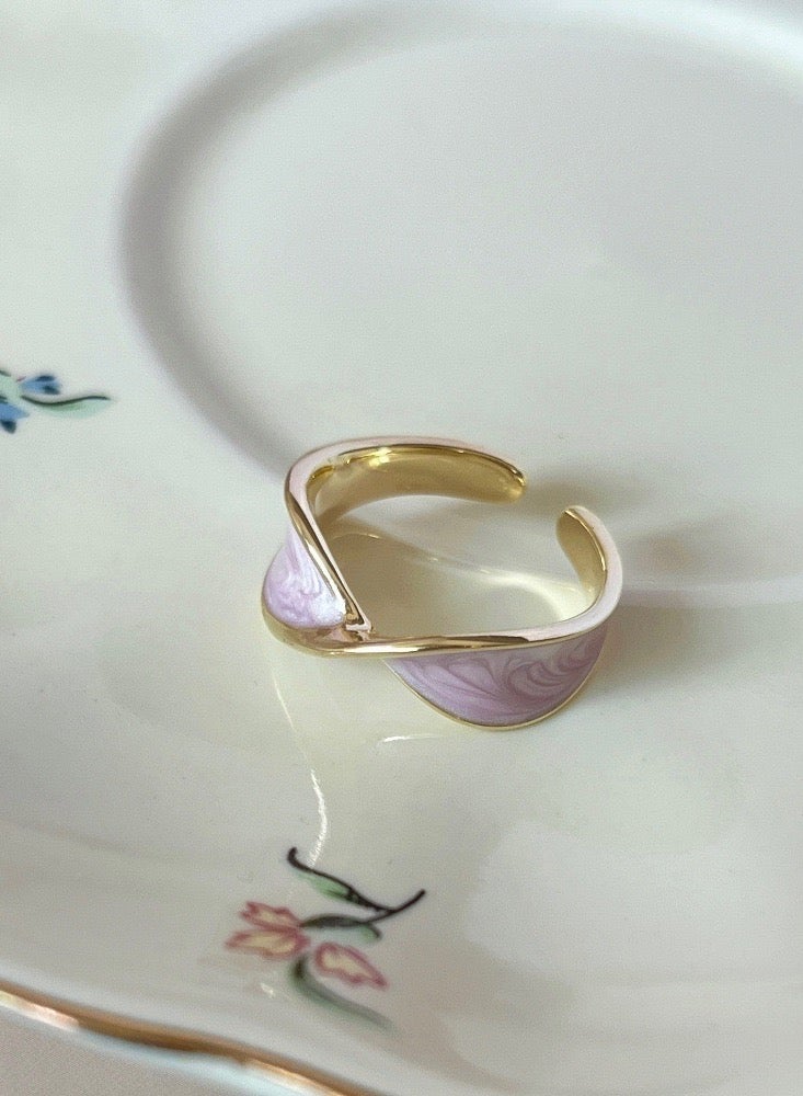 Enamelled bow with niche design rings - Image 2