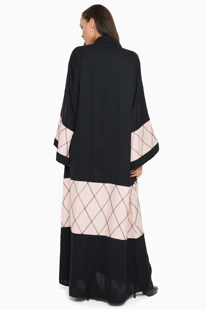 النخبة A simple yet elegant abaya with pink cross print detail -AJ596A
