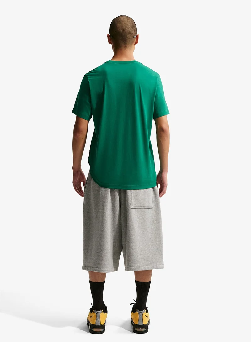 نايكي تيشيرت احتفالي بقصة قياسية