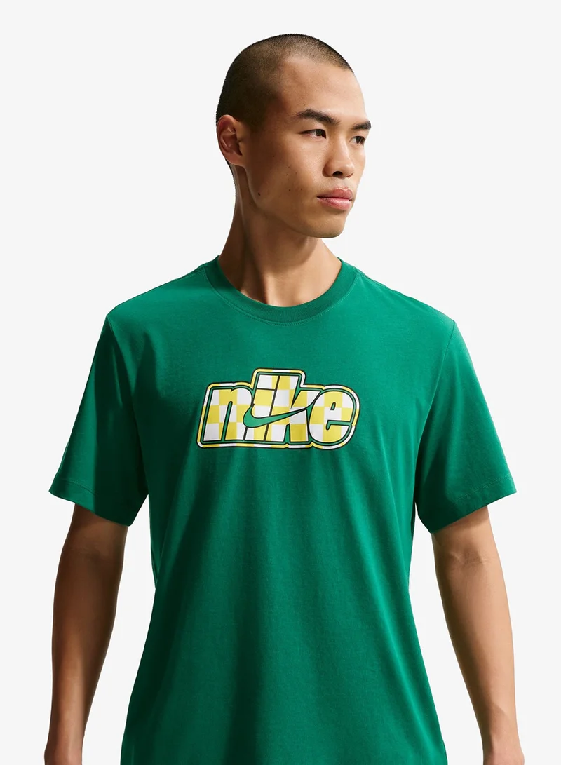 نايكي تيشيرت احتفالي بقصة قياسية