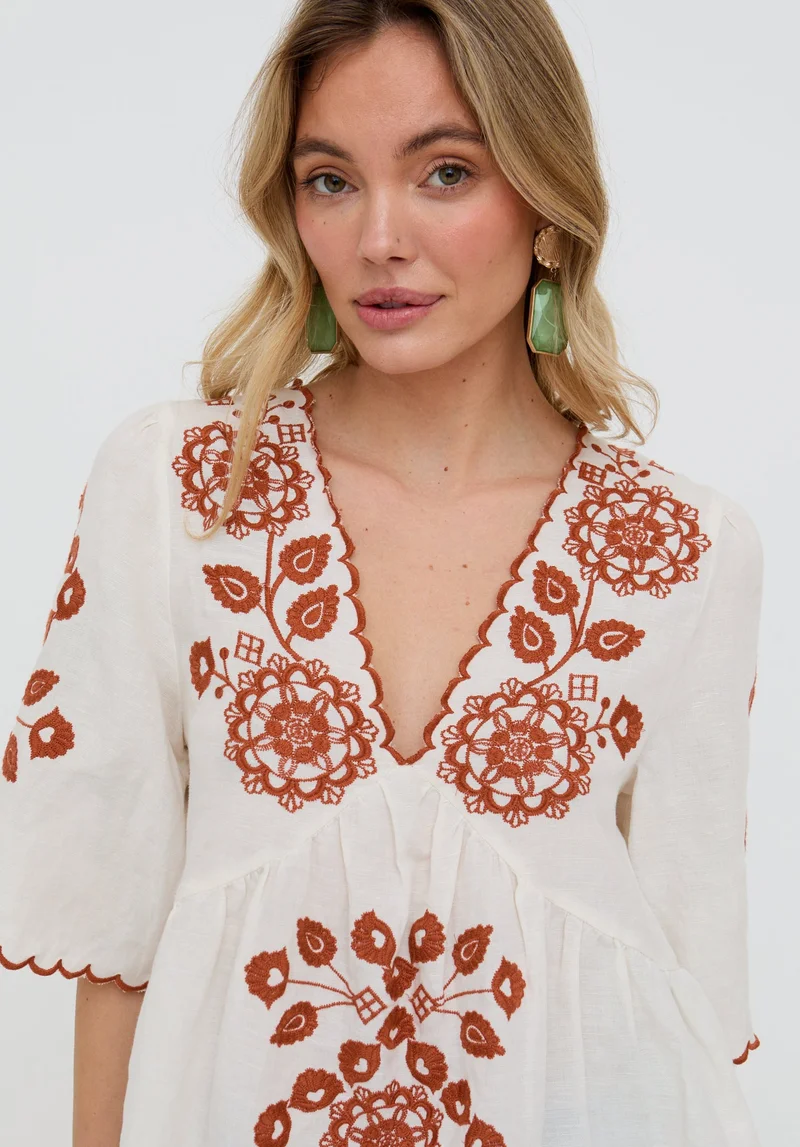 رافاي Aubrey V-Neck Embroidered Blouse In Cream