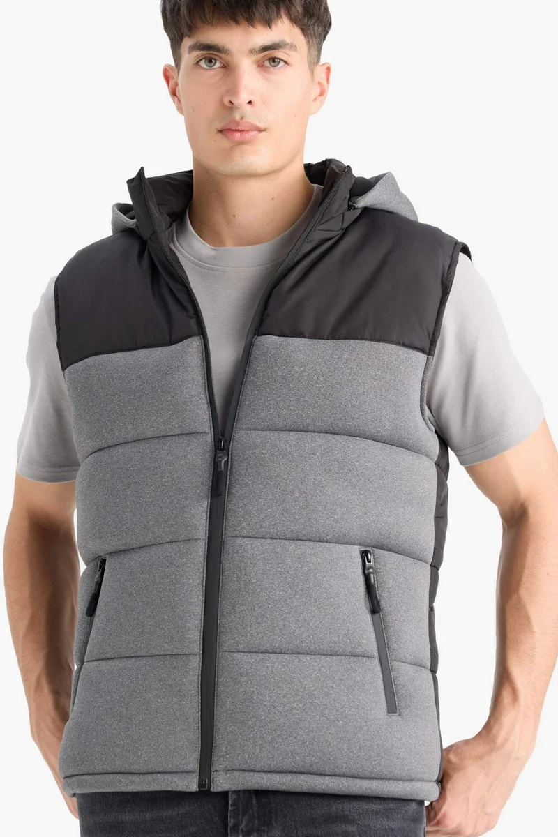 ديفاكتو Slim Fit Hooded Zippered Puffer Vest