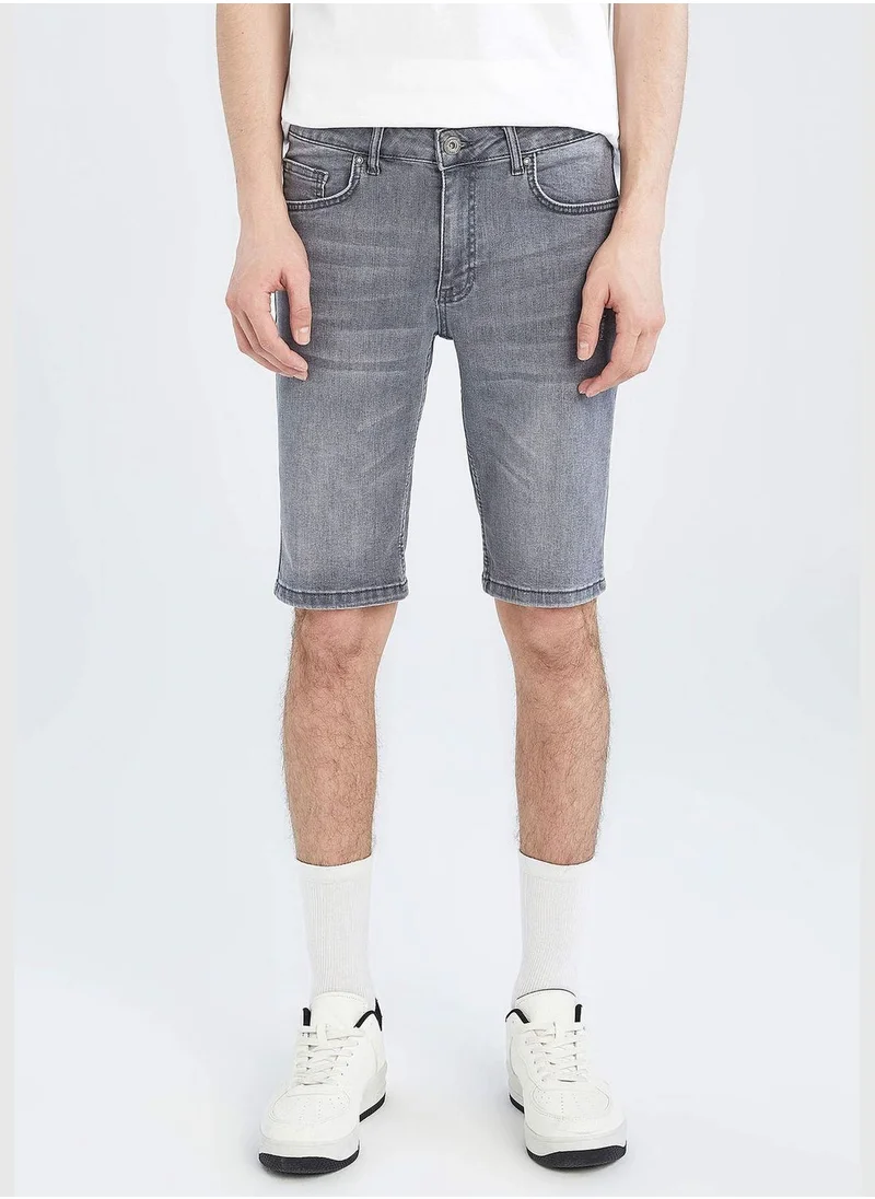 ديفاكتو Skinny Fit Distressed Jean Short