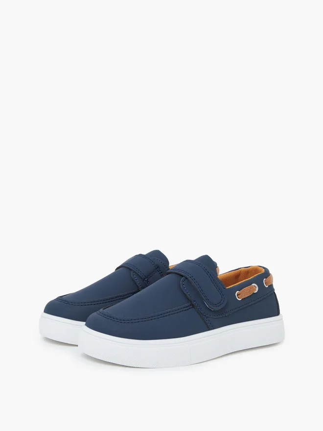 Styli Styli Boys Velcro Detail Casual Shoes