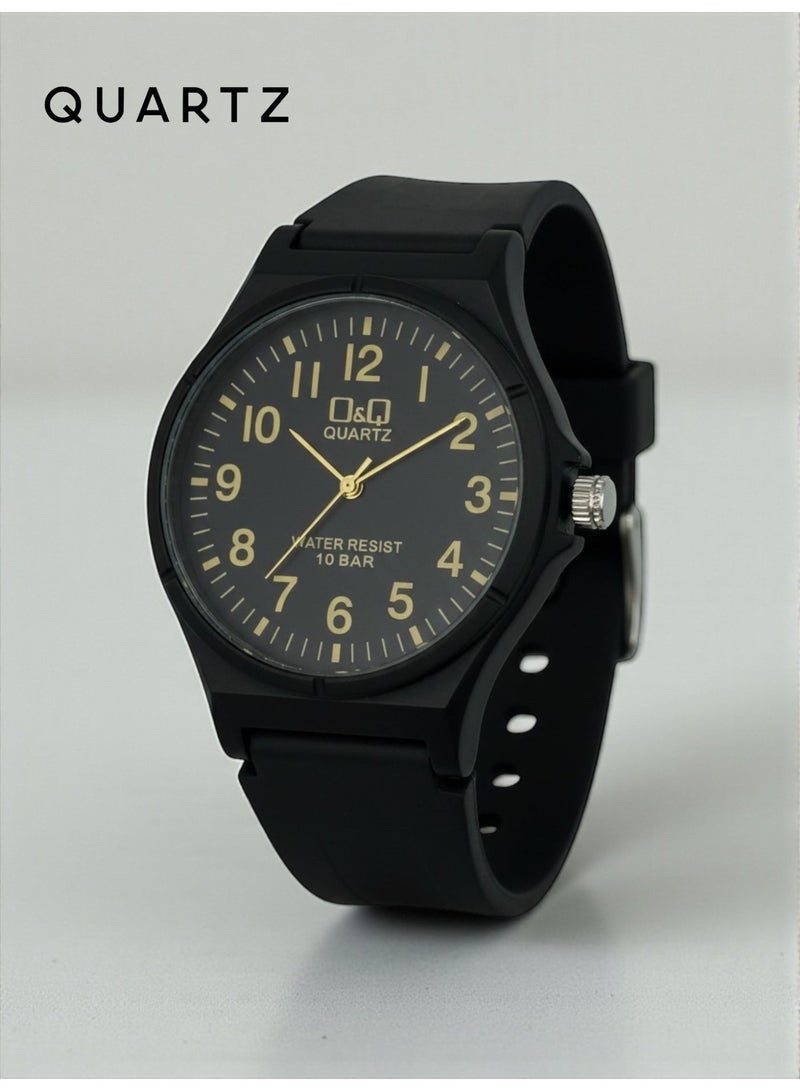 كوارتز ساعة يد رجالية مقاومة للماء حتى 10 بار بتصميم أسود أنيق وسوار سيليكون مريح بقرص ذهبي فاخر تناسب الإطلالة اليومية والرسمية - Image 1