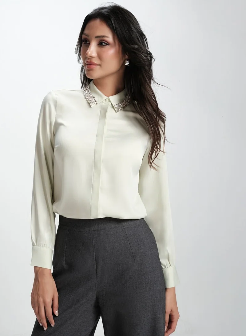 زجزاج قميص شيفون بتفاصيل خرز على الياقة