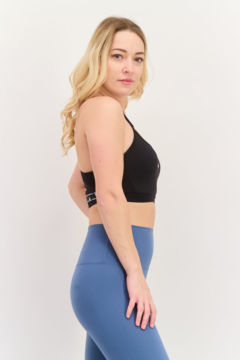 Adidas سوتيان رياضي غير مبطن للنساء بشعار العلامة التجارية، أسود - Image 2