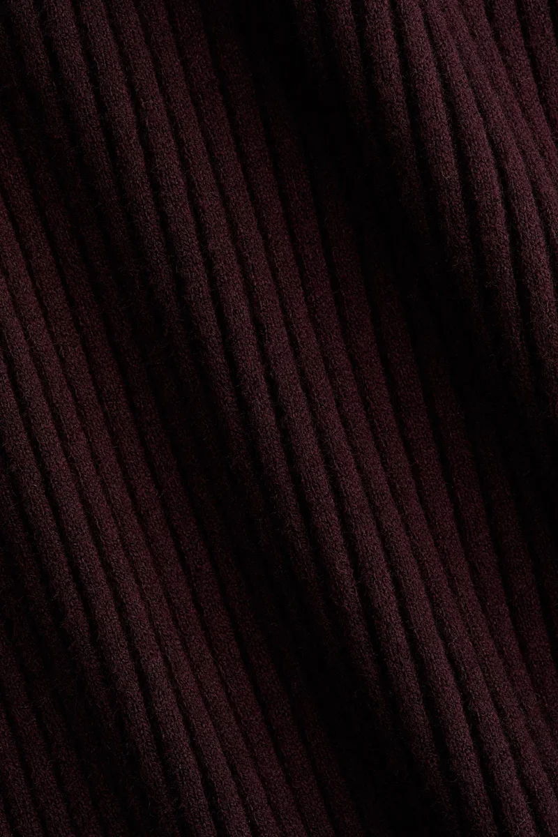 اتش اند ام فستان بقبّة عالية بتصميم محبوك مرن من تشكيلة ماما